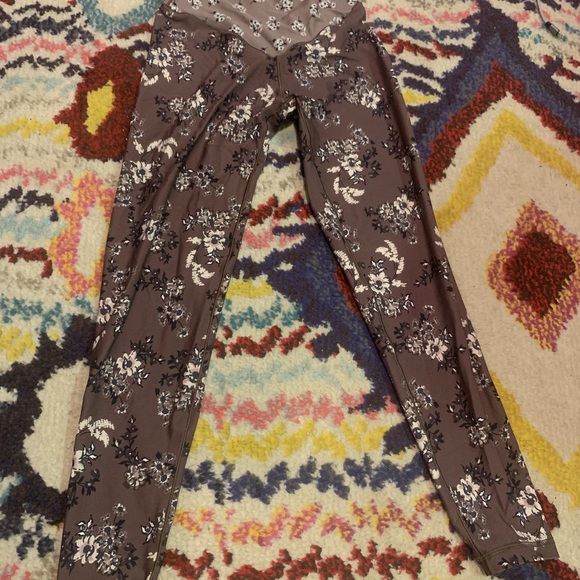 Aerie floral mauve crossover leggings 7/8 length size small - Picture 5 of 8